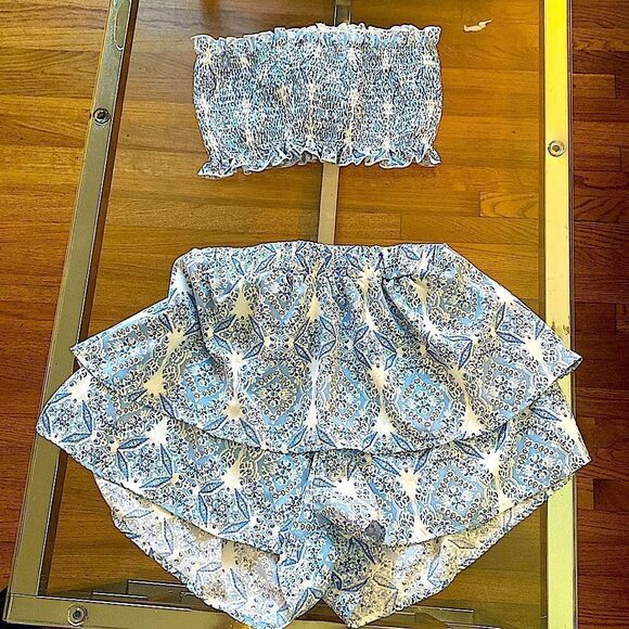 Two-piece tiered ruffle shorts with the elastic smock tube top matching - Picture 1 of 5